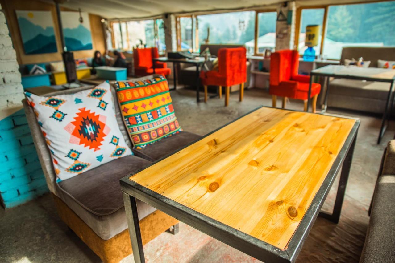 Young Monk Hostel & Cafe Old Manali Exterior photo